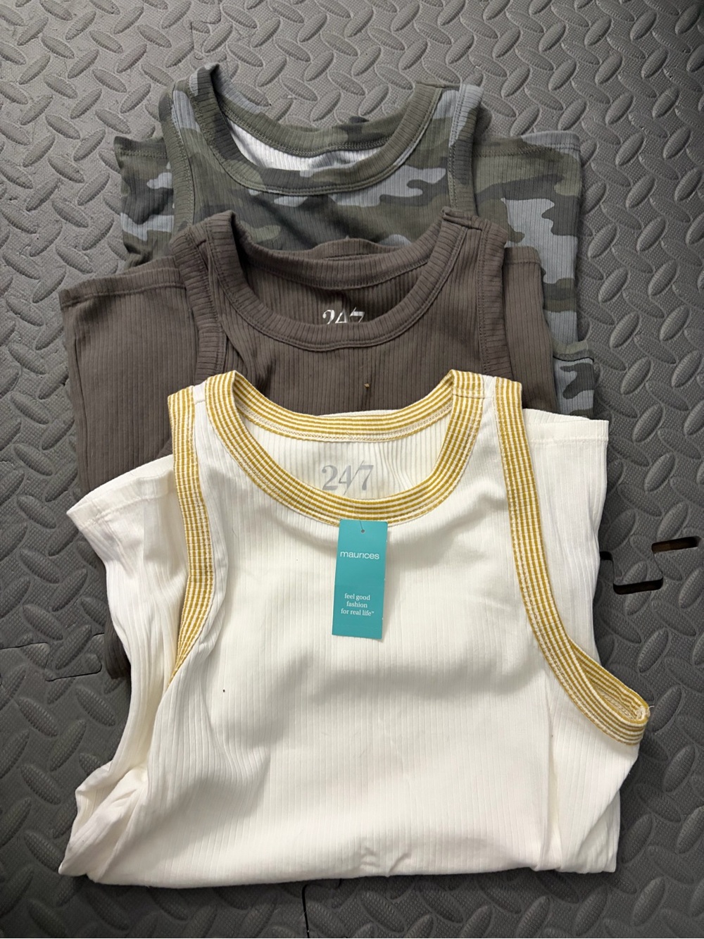 24/7 Maurice’s ribbed highline tank top lot, medium